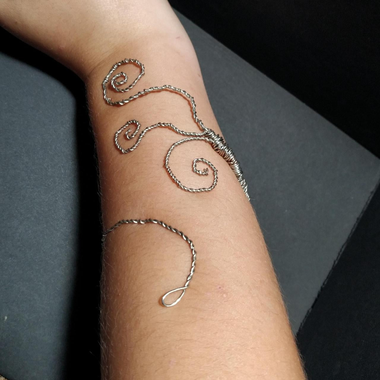 Wire Arm Band